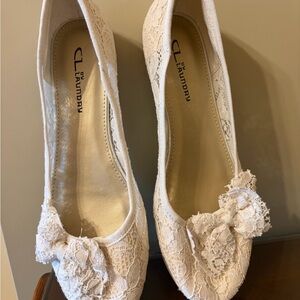 NWOT women’s CL by Laundry off white lace flats size 8